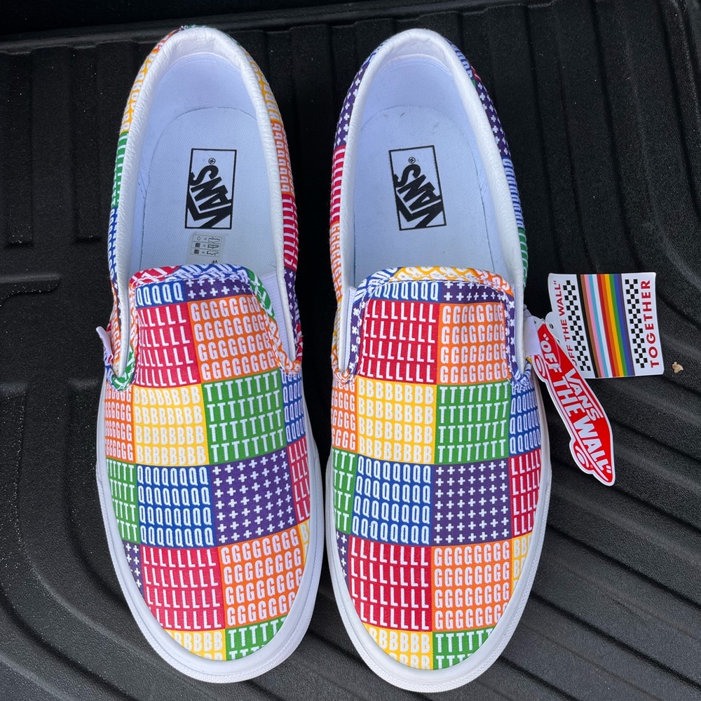 Vans Classic Slip-On Pride LBGTQ
Mens Size 11.5 New